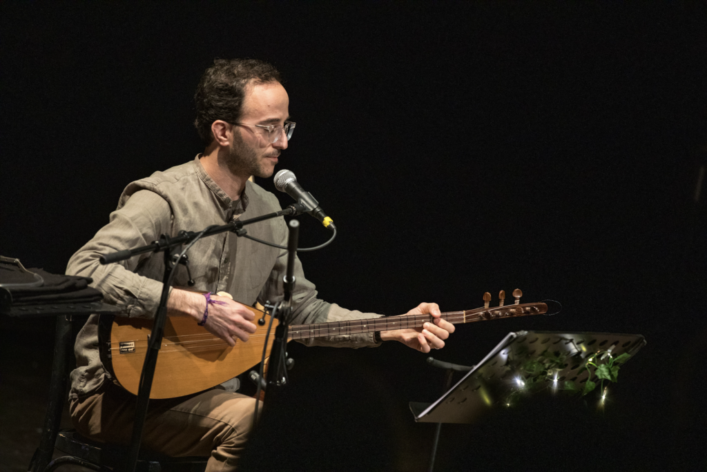 Bariş Ayhan et son saz.